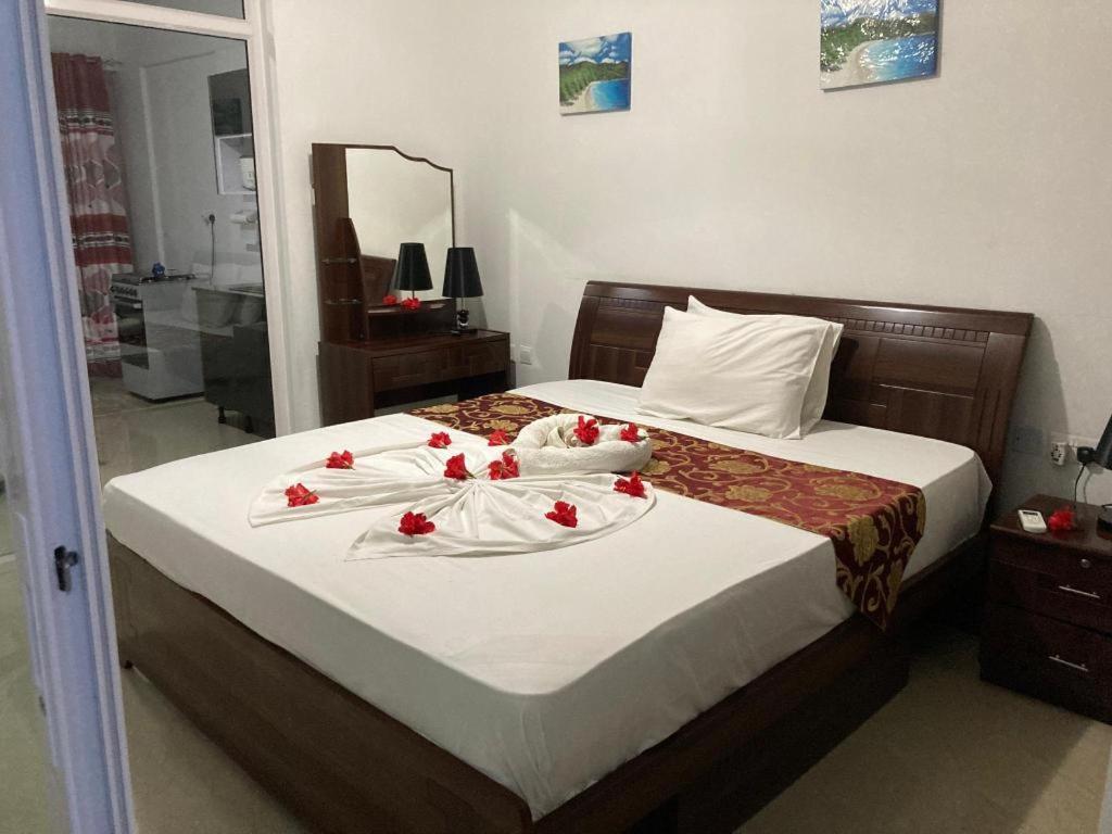 Diamond Plaza Hotel Grand Anse  ภายนอก รูปภาพ